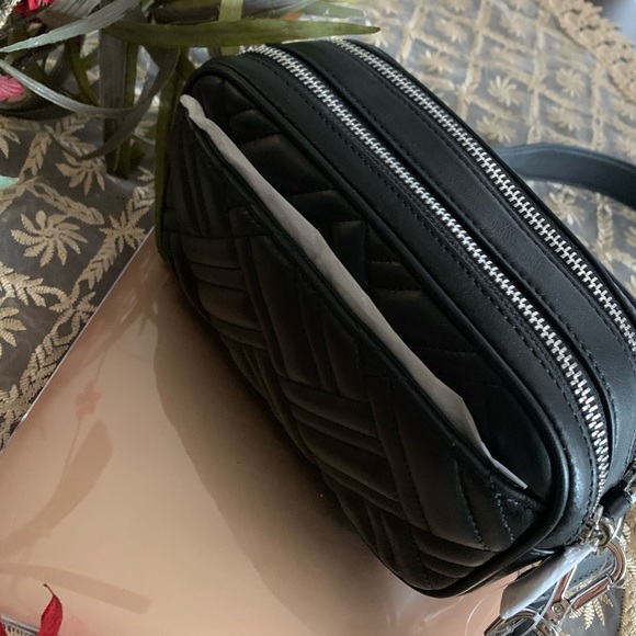New MK Crossbody 🖤double zipper Peyton - Picture 4 of 8